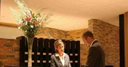 RECEPCIONISTA DE HOTEL: UM PROFISSIONAL MUITO VALORIZADO